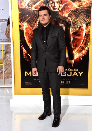 Illustration for article titled Pageant, Prints & Gold at The Hunger Games: Mockingjay Premiere